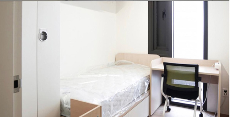 7인 유닛(7인 5실) 입구, 거실