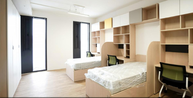 7인 유닛(7인 5실) 입구, 거실